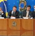 Jair Bolsonaro e o ministro da Saúde, Luiz Henrique Mandetta, sem máscara em coletiva de imprensa nesta terça-feira, 18,   Foto: TV Brasil / Reprodução / Estadão Conteúdo
