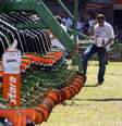 Máquinas agrícolas expostas na Agrishow, feira do setor em Ribeirão Preto (SP) 
27/04/2015
REUTERS/Paulo Whitaker  Foto: Reuters