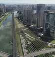 Ponte Octavio Frias de Oliveira, vazia, durante quarentena em São Paulo em decorrência do coronavírus
24/03/2020
REUTERS/Leonardo Benassatto  Foto: Reuters