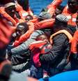 Migrantes resgatados pela ONG Sea Watch em 2019  Foto: ANSA / Ansa - Brasil