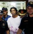 Ronaldinho tem vida de luxo em hotel onde cumpre prisão domiciliar, segundo jornal  Foto: Jorge Adorno / Reuters