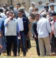 Bolsonaro visita obra de hospital de campanha em Águas Lindas, Goiás 11/4/2020 REUTERS/Adriano Machado  Foto: Reuters