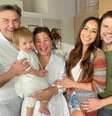 Sabrina Sato, os pais, o marido Duda Nagle e a filha Zoe.  Foto: Instagram/@sabrinasato / Estadão