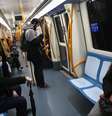 Passageiros mantêm distanciamento em metrô de Madri
13/04/2020
REUTERS/Susana Vera  Foto: Reuters
