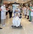 Imagem de vídeo mostra Gina Dal Colleto, sobrevivente do coronavírus de 97 anos, deixando hospital em São Paulo
12/04/2020 Courtesia da Rede D'Or São Luiz/Rede Social via REUTERS  Foto: Reuters