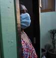 Pantira Sutthi usa máscara  Foto: Wasawat Lukharang / BBC Thai / BBC News Brasil