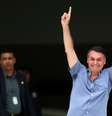 Presidente Jair Bolsonaro acena para apoiadores em frente ao Palácio do Planalto
18/04/2020 REUTERS/Ueslei Marcelino  Foto: Reuters