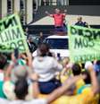 Bolsonaro discursa em ato, em Brasília, em que manifestantes pediam intervenção militar 19/4/2020 REUTERS/Ueslei Marcelino  Foto: Reuters