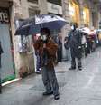 Pessoas fazem fila para pegar comida em paróquia católica em Barcelona
21/04/2020 REUTERS/Nacho Doce  Foto: Reuters