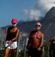 Pessoas usam máscara protetora na cidade do Rio de Janeiro em meio à pandemia do Covid-19
20/04/2020
REUTERS/Pilar Olivares  Foto: Reuters