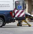 Paciente é colocado em ambulância em Andover, New Jersey
16/04/2020
REUTERS/Stefan Jeremiah  Foto: Reuters