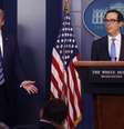 Presidente dos EUA, Donald Trump, e o secretário do Tesouro Steven Mnuchin durante briefing diário da força-tarefa sobre coronavírus na Casa Branca em Washington, EUA
21/04/2020
REUTERS/Jonathan Ernst  Foto: Reuters