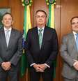 Presidente da República, Jair Bolsonaro durante reunião com Jorge Antônio de Oliveira Francisco (à direita) e o General Floriano Peixoto Neto (à esquerda).  Foto: Marcos Corrêa/PR / Divulgação