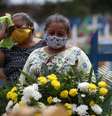 Enterro coletivo devido ao coronavírus no cemitério Parque Tarumã, em Manaus 28/4/2020 REUTERS/Bruno Kelly 28/4/2020 REUTERS/Bruno Kelly  Foto: Reuters