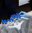 Amostrar do remédio remdesivir da Gilead Sciences em instalação da empresa na Califórnia.
11/03/2020
Gilead Sciences Inc/Handout via REUTERS  Foto: Reuters