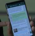Bolsonaro exibe imagem de seu celular na tarde desta terça-feira, 5, para mostrar mensagens trocadas com o ministro Sérgio Moro  Foto: Reprodução/CNN Brasil / Estadão Conteúdo