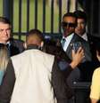 Desde o início da pandemia, presidente Jair Bolsonaro tem criticado medidas de isolamento social e interagido com apoiadores sem máscara, ignorando recomendações da Organização Mundial de Saúde  Foto: Marcello Casal Jr/Agência Brasil / BBC News Brasil