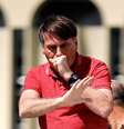 Bolsonaro durante ato que pedia 'intervenção militar' e o fechamento do Congresso e do Supremo em frente ao Quartel General do Exército, em Brasília.  Foto: AFP / BBC News Brasil