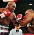 Luta entre Evander Holyfield (à direita) e Mike Tyson em 1997, em Las Vegas (EUA) 
28/06/1997  Foto: Reuters