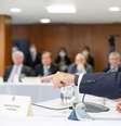 Guedes pediu ao presidente pelo veto do artigo que salvou algumas categorias do congelamento.  Foto: Marcos Correa/Presidência da República / Estadão