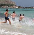 Praia em Palermo, na Sicília: outras regiões ainda não permitem banhistas  Foto: ANSA / Ansa - Brasil