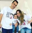Renato, Marina e Talita: família se une para arrecadar valor necessário para tratamento de alto custo da menina portadora da AME  Foto: Cure a Marina / Reprodução