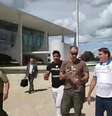 Diretor-presidente da Anvisa, Antonio Barra Torres, ao lado do presidente Jair Bolsonaro  Foto: Reprodução/Facebook / Estadão Conteúdo