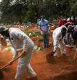 Cemitério Vila Formosa 
 13/5/2020 REUTERS/Amanda Perobelli  Foto: Reuters