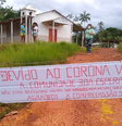 Placa instalada na comunidade Boa Esperança, na Terra Indígena Balaio; hábitos culturais e dificuldades no acesso à assistência em saúde tornam os indígenas especialmente vulneráveis à covid-19  Foto: DSEI Alto Rio Negro / BBC News Brasil