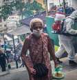 Moradores da comunidade do Santa Marta, zona sul do Rio de Janeiro, usando roupas de proteção, fazem higienização por conta própria na favela  Foto:  ELLAN LUSTOSA/CÓDIGO19 / Estadão Conteúdo