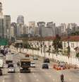Movimentacao de veículos e pessoas na Marginal do Rio Pinheiros durante feriado prolongado determinado pelo governo de Sao Paulo  Foto: ANDERSON LIRA/FRAMEPHOTO / Estadão Conteúdo