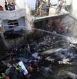 Avião caiu próximo a aeroporto na cidade de Karachi, deixando ao menos 97 mortos  Foto: EPA / BBC News Brasil