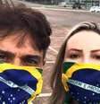 Guilherme de Pádua com a esposa durante ato pró-Bolsonaro em Brasilia, em 2020  Foto: Instagram / Reprodução