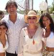 Boninho com Simone e Simaria, Zeca Camargo e Ana Maria Braga nos bastidores de 'No Limite', em 2009  Foto: Instagram / @jpboninho / Estadão