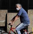 Movimentação de ciclistas e pessoas usando máscaras de proteção na Avenida Paulista, em São Paulo  Foto: Fábio Vieira/FotoRua / Estadão Conteúdo