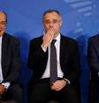 Ministro da Justiça, André Mendonça, entre os ministros do Supremo Dias Toffoli e Gilmar Mendes, no Palácio do Planalto
29/04/2020
REUTERS/Ueslei Marcelino  Foto: Reuters