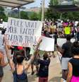 Protesto em Atlanta por morte de homem negro sob custódia da polícia em Mineápolis
29/05/2020
REUTERS/Dustin Chambers  Foto: Reuters