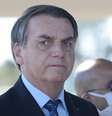 O presidente da República, Jair Bolsonaro (sem partido), fala com simpatizantes e imprensa em frente ao Palácio da Alvorada, em Brasília  Foto: EDU ANDRADE/FATOPRESS / Estadão Conteúdo