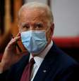 Candidato democrata à Presidência dos EUA, Joe Biden, usa máscara durante visita à igreja em Wilmington, Delaware
01/06/2020 REUTERS/Jim Bourg  Foto: Reuters