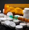 Seja com medicamentos já existentes ou começando do zero, atacando o vírus ou fortalecendo o sistema imunológico, há centenas de testes com tratamentos para a covid-19 em curso  Foto: Getty Images / BBC News Brasil
