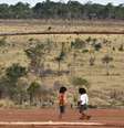 Mortalidade infantil é considerada realidade frequente entre crianças Xavante, em razão da falta de assistência médica  Foto: Adriano Gambarini/OPAN / BBC News Brasil