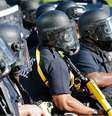 A proteção legal contra acusação para policiais é uma questão altamente controversa  Foto: EPA / BBC News Brasil