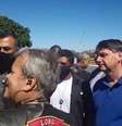 Bolsonaro encontra apoiadores neste domingo, 7, na entrada do Palácio da Alvorada  Foto: Reprodução Facebook/ Jair Messias Bolsonaro / Estadão Conteúdo