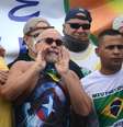Ato e manifesto denominado Pró-Bolsonaro leva centenas de pessoas a se reunirem no posto 5 na orla da praia de Copacabana, zona sul do Rio de Janeiro.  Foto: Jorge Hely/Framephoto / Estadão Conteúdo