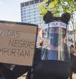 Movimentação de manifestantes contra governo federal e anti-racismo no Largo da Batata, em Pinheiros, zona oeste de Sao Paulo, neste domingo  Foto: Anderson Lira/Framephoto / Estadão Conteúdo