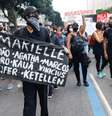  Manifestantes no protesto contra o racismo na tarde deste domingo (07/06) na Avenida Presidente Vargas, centro do Rio de Janeiro.  Foto: Marina Vilela/FRAMEPHOTO / Estadão Conteúdo
