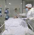 Paciente infectado com coronavírus é tratado em hospital de campanha de Guarulhos, 12/05/2020
REUTERS/Amanda Perobelli  Foto: Reuters