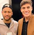 Neymar viu o fã Tiago Ramos se tornar namorado de sua mãe e pivô de escândalo midiático  Foto: Reprodução/Instagram