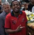 Chacina de cinco jovens em 2015 na zona norte do Rio gerou tristeza e revolta  Foto: AFP / BBC News Brasil