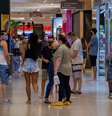 Movimentação de clientes no NorteShopping, no Cachambi, na zona norte do Rio de Janeiro, na tarde desta quinta-feira (11).   Foto: Érica Martin/Am Press & Images / Estadão Conteúdo